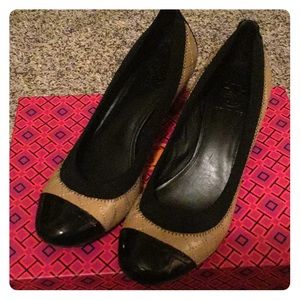 Tory Burch honey wheat /Black - Carrie heels!